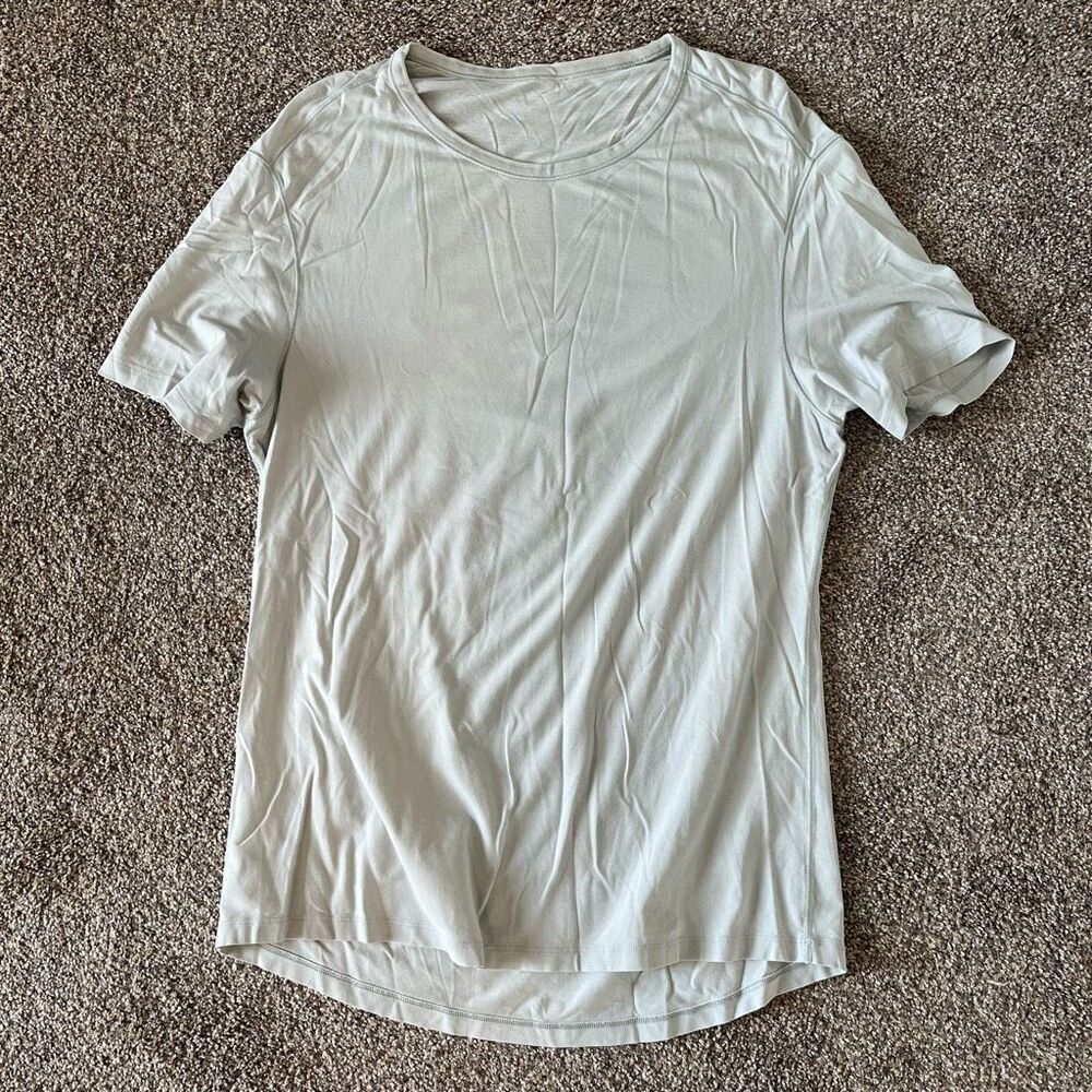 Lululemon Shirt Men's Medium / Large Gray Short Sleeve Crew Neck Classic Pullove